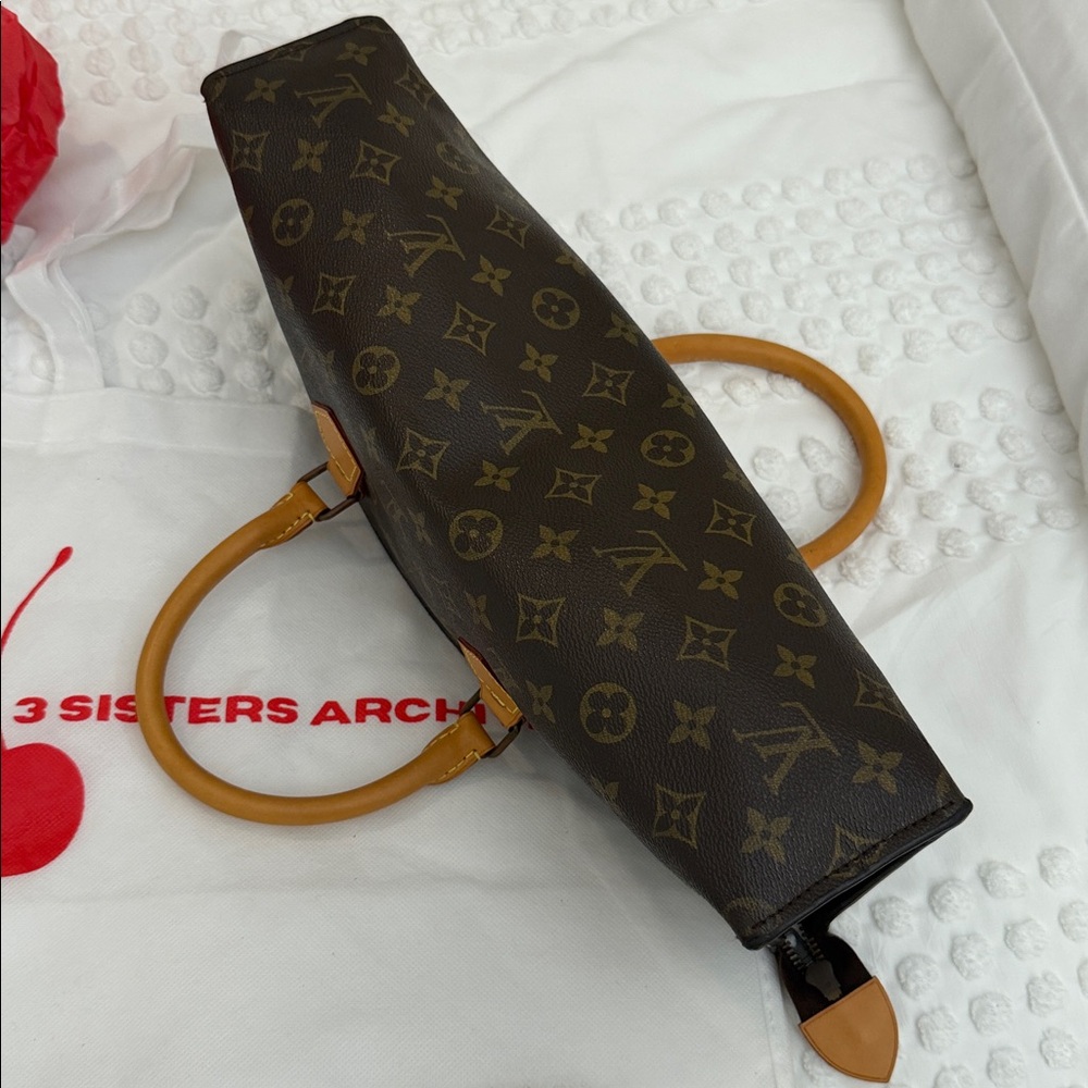 3 SISTERS ARCHIVE Louis Vuitton Sac Trico Bag - Picture 13 of 15